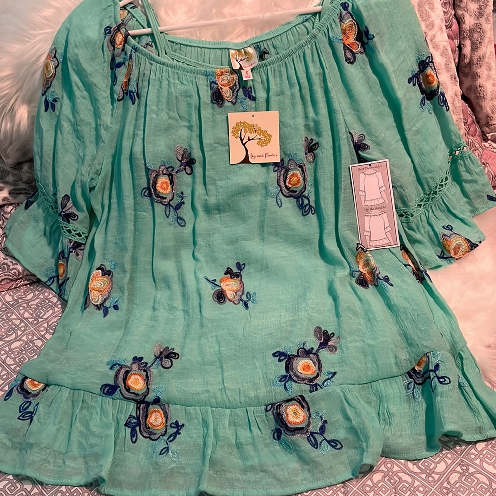 🌺 NWT Off the shoulder top  🌺